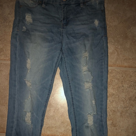 Tinseltown Ripped Jeans - Picture 2 of 6